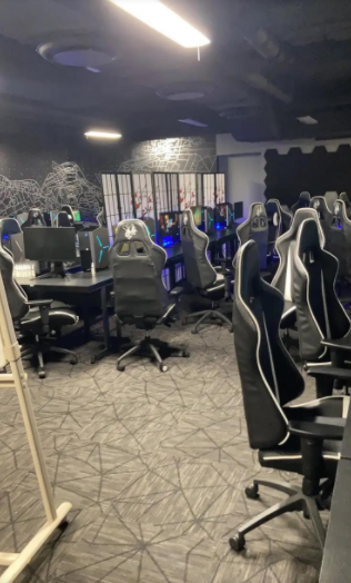 From the classroom to the computer: Former WO student in Esports