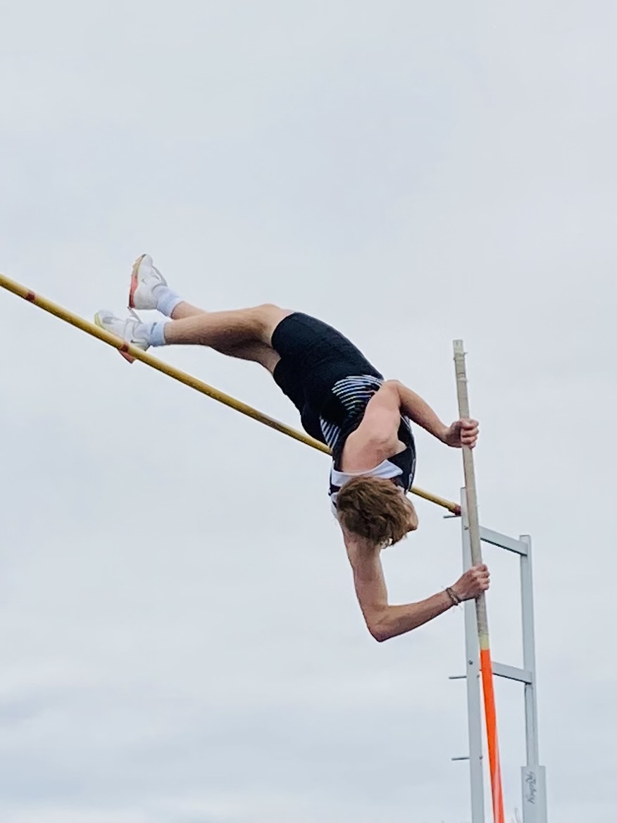 Blind Athletes Treat Pole Vault Like Any Other Hurdle - The New