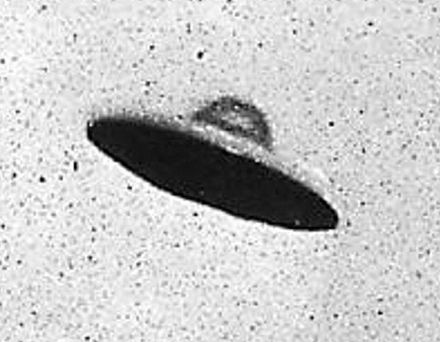 A supposed imagine of a UFO captured in New Jersey in 1952. 